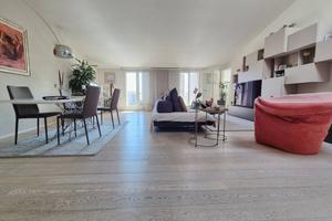 Attico / Mansarda di 180 m² con più di 5 locali a 