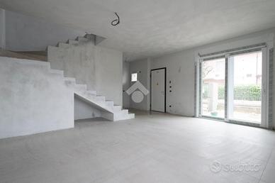 VILLA A SCHIERA A CARPI