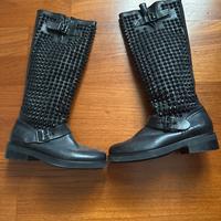 Stivali neri in pelle tacco basso