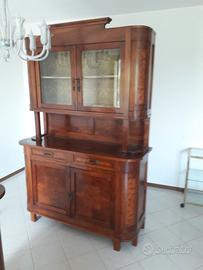 Antica vetrinetta familiare.