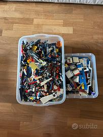 10 kg Lego sfusi con libretti, varie serie