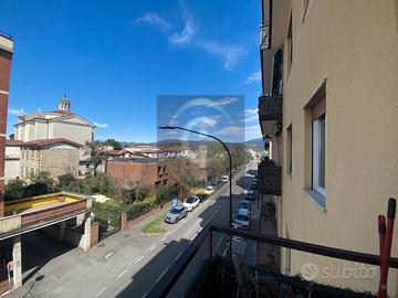 Trilocale ristrutturato con balconi, box e cantina