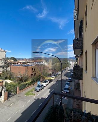 Trilocale ristrutturato con balconi, box e cantina