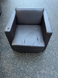 Poltrona marrone sala attesa
