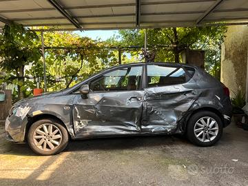 Seat Ibiza incidentata