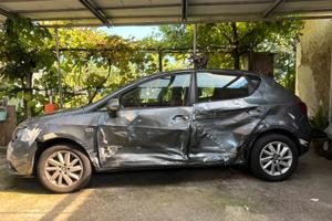 Seat Ibiza incidentata