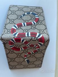 Portafoglio con serpente
