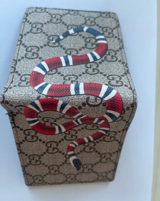 Portafoglio con serpente