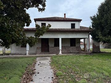 Casa Indipendente Situata a Urbana