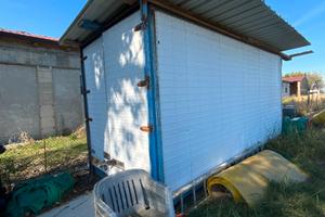 Cassone camion riadattabile come box / container -