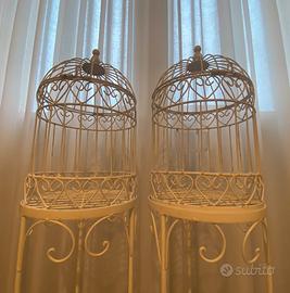 Due eleganti gabbiette per canarini o papagalli