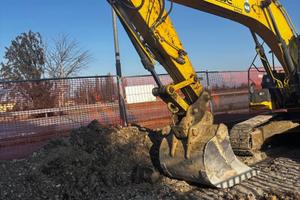 Escavatore New Holland E215C