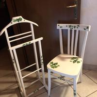 appendiabiti servomuto e sedia anni 60 a decoupage