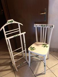 appendiabiti servomuto e sedia anni 60 a decoupage