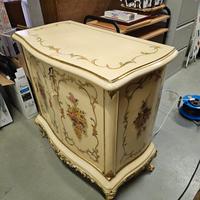 credenza  stile veneziano 