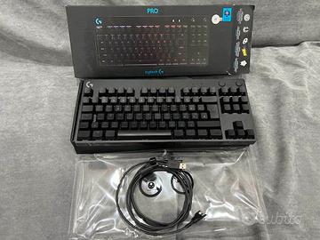 La tastiera Logitech G Pro TKL con switch GX Blue