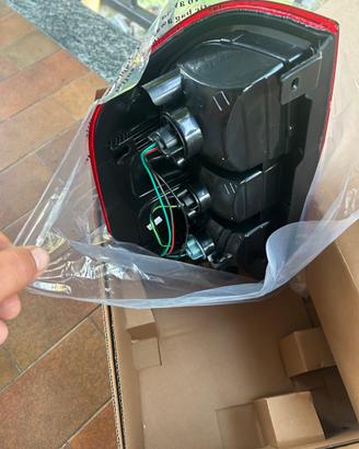Faro posteriore Ford ranger
