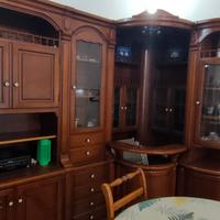 Angolo bar - mobile salotto con tavolo e sedie