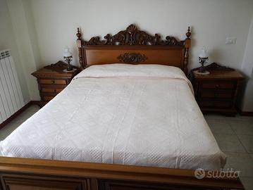 Letto matrimoniale con comodini in stile classico