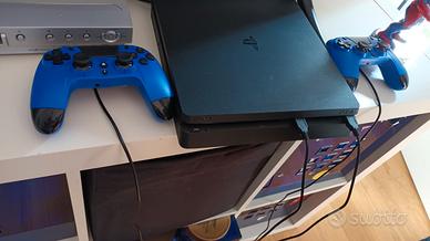 Consolle ps4 e 2 controller