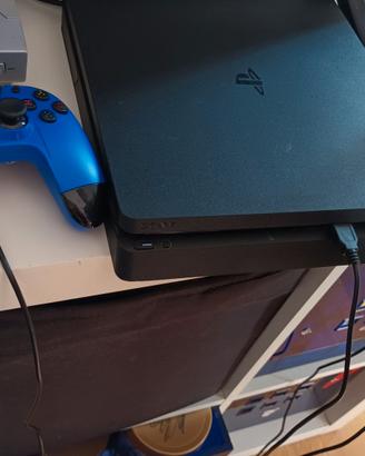Consolle ps4 e 2 controller