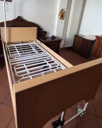 Letto per anziani, materasso e tavolino 