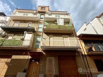 Via Calatafimi - Bivani + servizi.