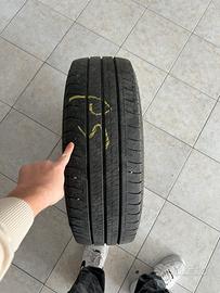4 pneumatici Goodyer EfficentGrip Cargo 215/65 r16