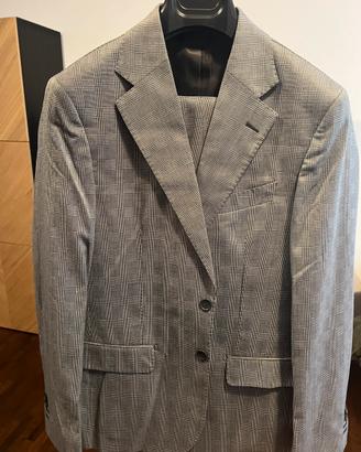 Abito elegante uomo grigio a quadri con cartellino