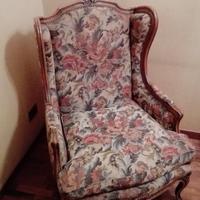 Poltrona in stile con tessuto damascato