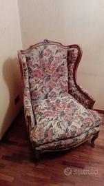 Poltrona in stile con tessuto damascato