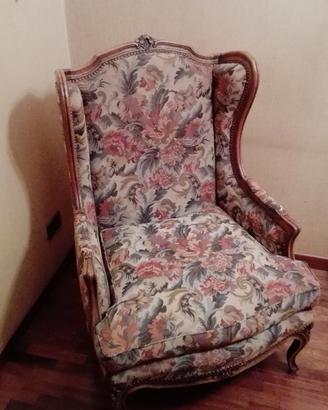Poltrona in stile con tessuto damascato