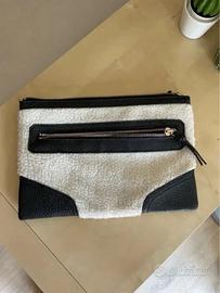 Pochette nera con pelliccetta bianca MANGO TOUCH