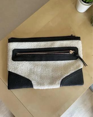 Pochette nera con pelliccetta bianca MANGO TOUCH