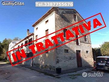 La Chiusa casa abbinata con corte e terreno