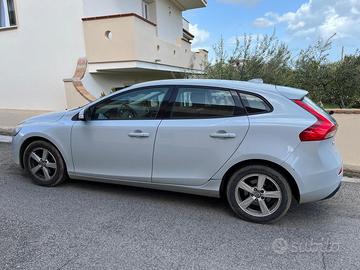 Volvo V 40