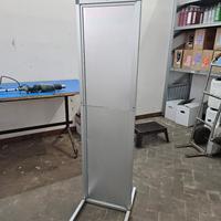totem pubblicitario