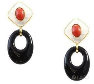 Orecchini con Madreperla, Corallo e Onice