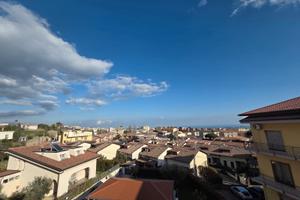 Ampio appartamento con garage e cantina