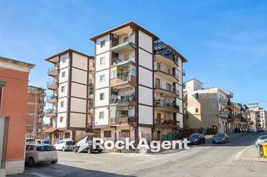 Immobile di 1100 m² a Catania