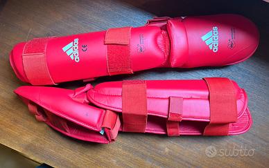 Paratibia e piede rossi karate Adidas large Sports In vendita a Milano