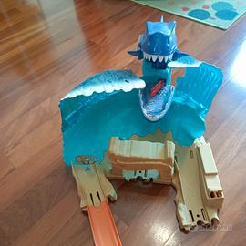 Pista squalo hot wheels modello Shark beach