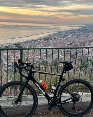 gravel cannondale topstone 3 carbon ruote carbonio