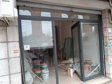 Vetrina/ infisso con doppia apertura