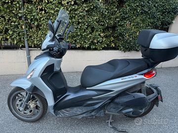 Piaggio beverly S 300 grigio opaco anno 03/2023