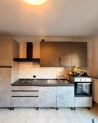cucina completa di elettrodomestici