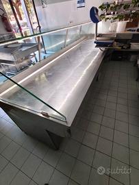 Vendersi attrezzatura pescheria