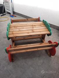 Tavolo con panchine per bambini