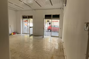 Negozio C1- Appio Latino - 2 vetrine fronte strada