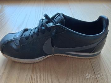 Nike Corthez - nere con swoosh grigio